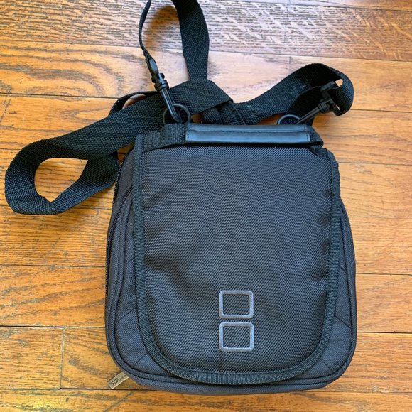 EUC Nintendo DS game system bag w/ strap - Picture 1 of 5